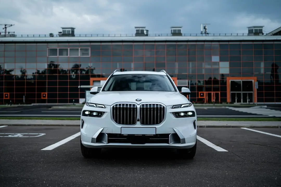 BMW iX5 2026: Imaginile oficiale ale noului electric premium