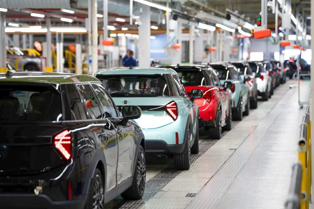 BMW: Un milion de mașini fără șofer în fabrici