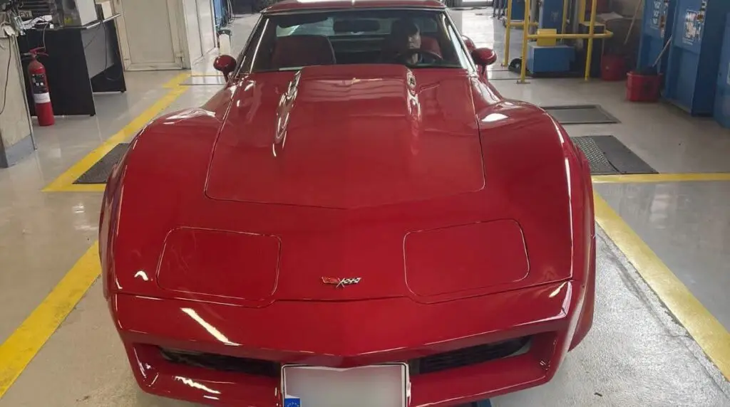 O bijuterie americană pe străzile din Iași: Chevrolet Corvette C3, „vedeta” de la RAR