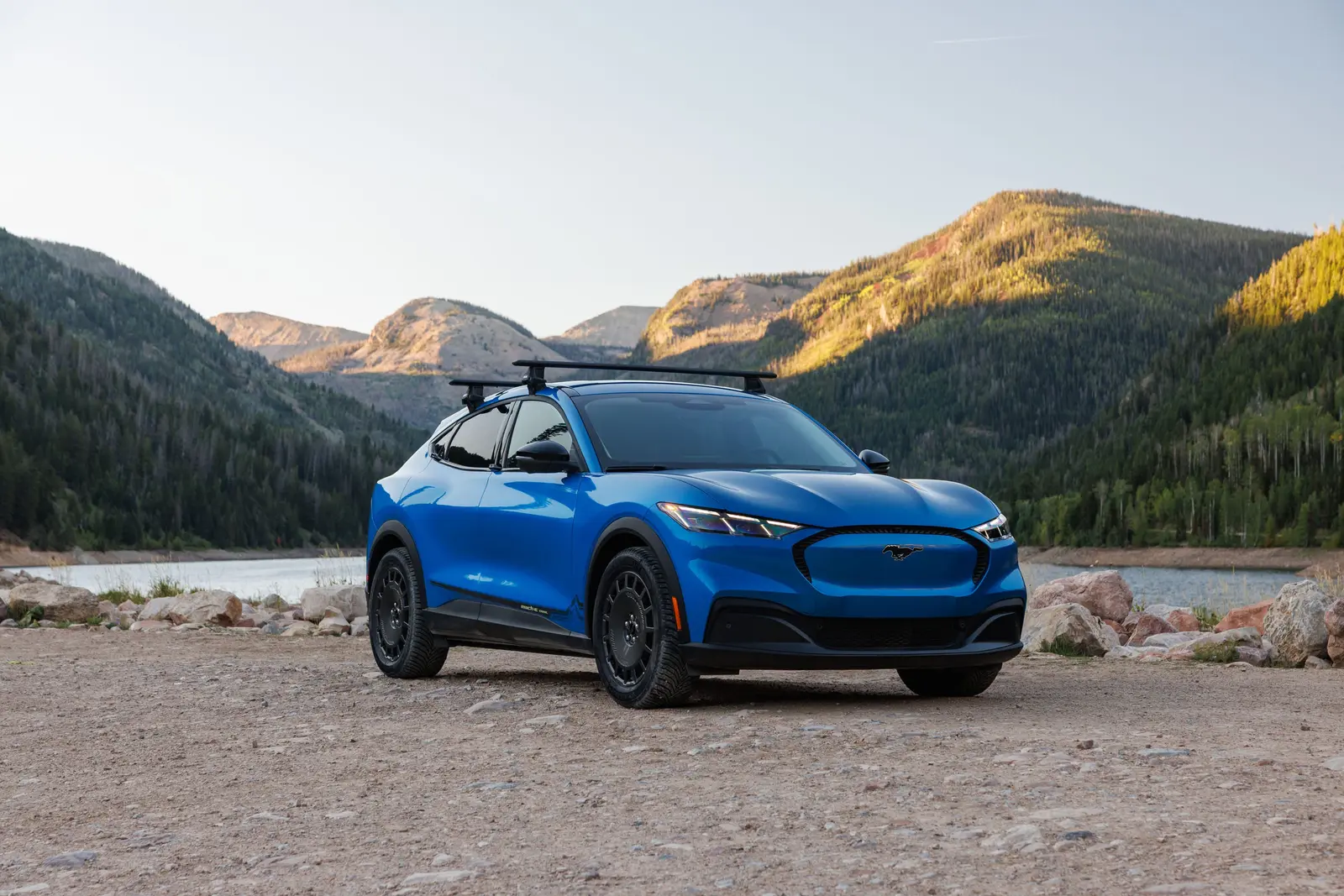 Ford Mustang Mach-E 2027: Versiunea Trail, baterii mai mari și prețuri revizuite