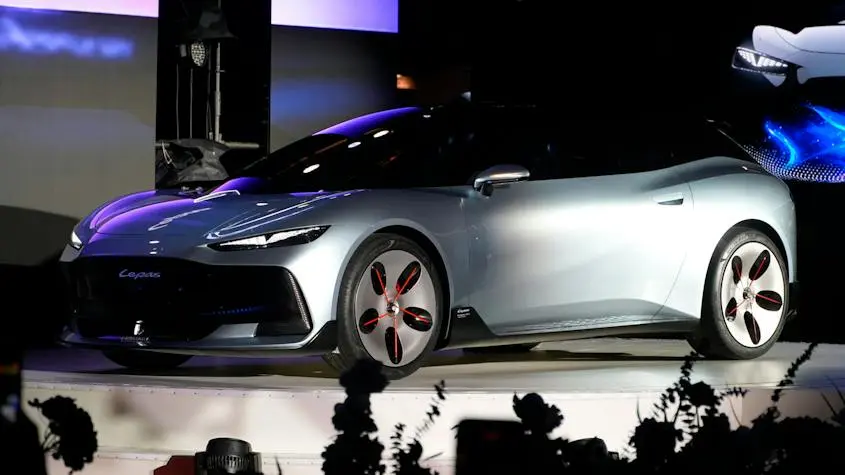 Lepas Aura: noul hatchback care provoacă status quo-ul