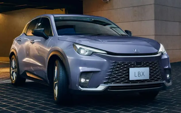 Lexus LBX actualizat în Japonia: șasiu mai rigid, culoare nouă Sou, HUD și dashcam standard