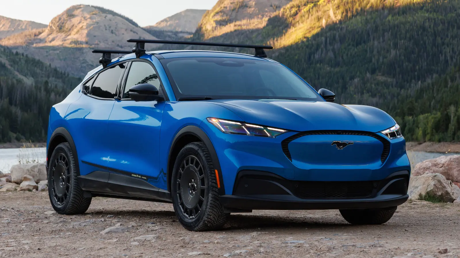 Mustang Mach-E 2027: Pachete off-road și autonomie standard, prețuri mai mici