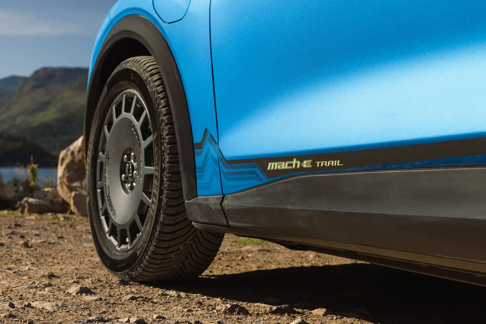 Mustang Mach-E Trail: Ford transformă SUV-ul electric într-un luptător de teren
