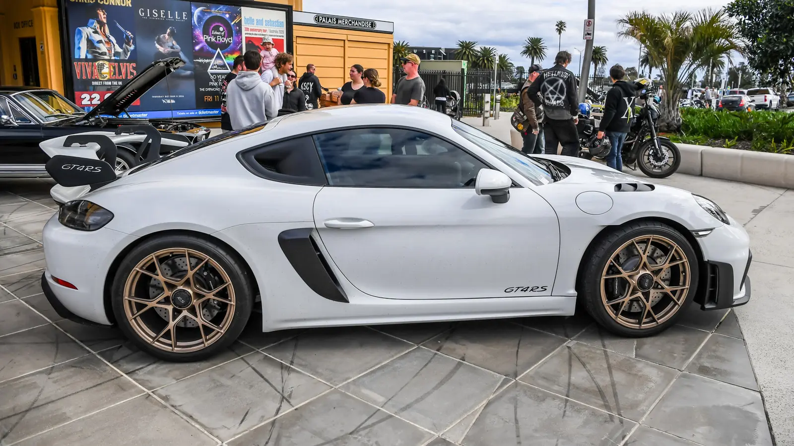 Porsche retrage sute de supercaruri din SUA: riscul ca roțile să cadă pe drum