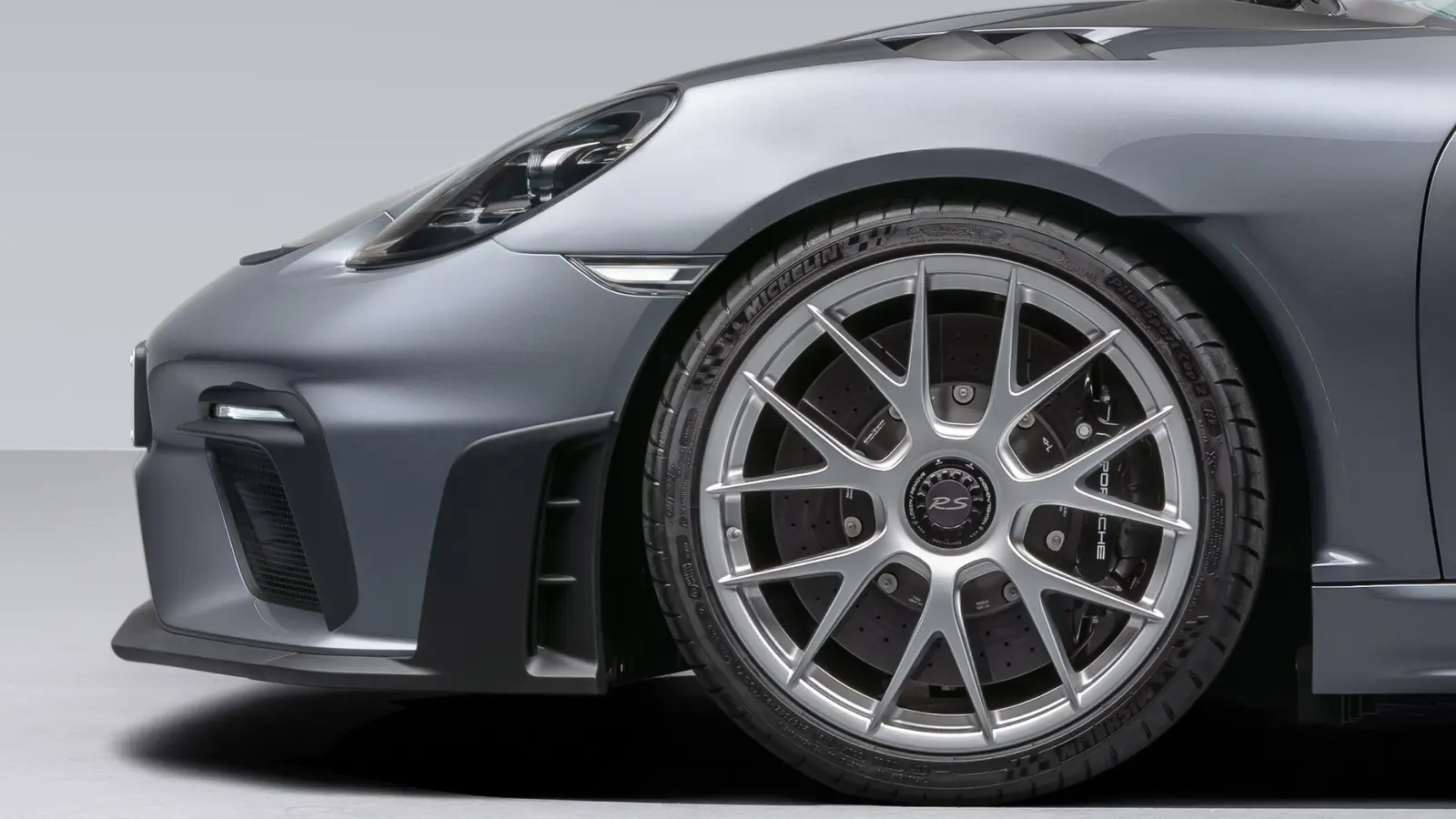 Porsche cere proprietarilor de 911 Turbo să lase mașina în garaj: defect grav la sistemul de fixare a roților