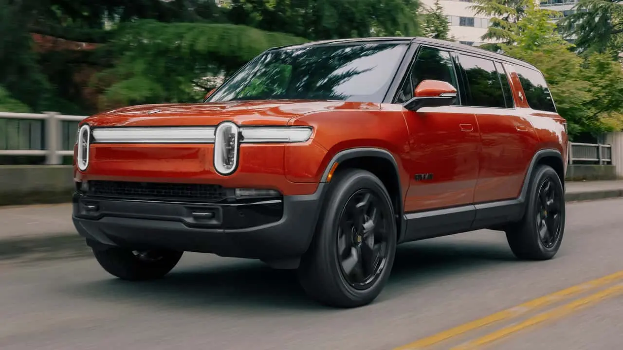 Rivian sare pe locul 2 în piața autoelectrică din SUA