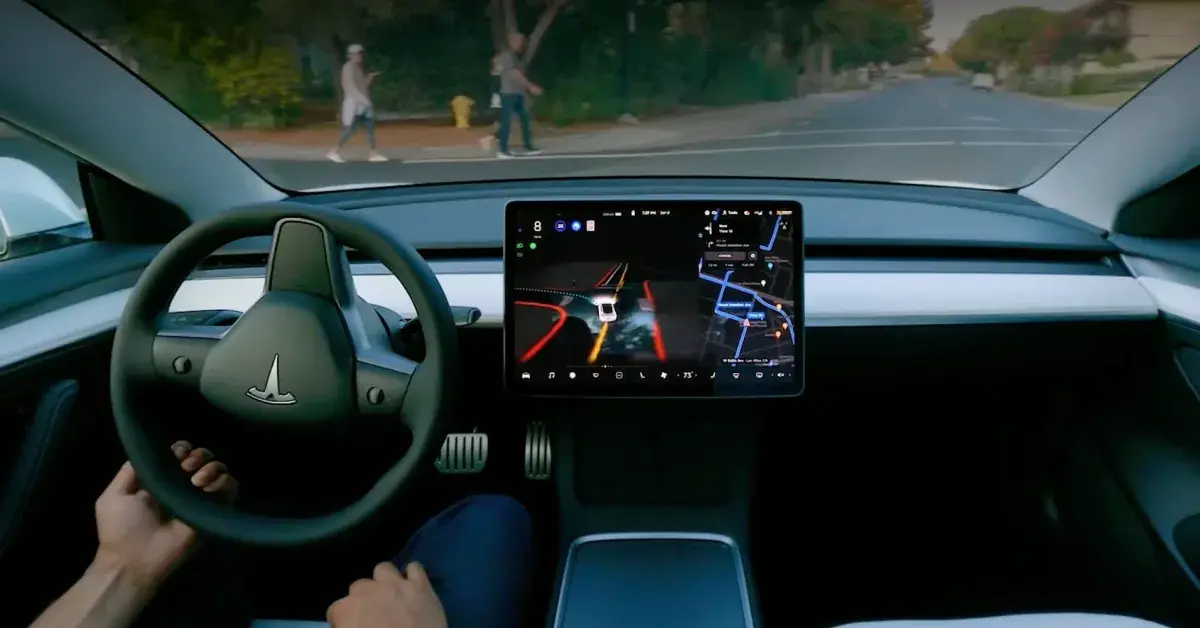 Tesla vrea să ofere șoapta fără supraveghere în mașinile clienților până în 2027, dar doar în zonele Robotaxi